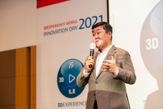 조영빈 다쏘시스템코리아 대표가 4일 솔리드웍스 2021 기자간담회에서 발표하고 있다.  다쏘시스템 제공